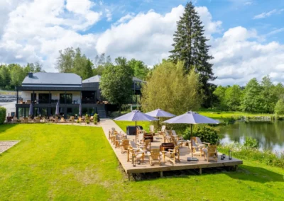 Un parc de TV LG au Roomport Hillview de Neufchâteau